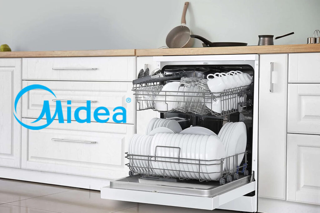 Banner de review com o título "Lava-louças Midea é boa? Vale comprar a máquina de lavar louça da Midea? Análise Completa", ilustrado com um modelo de inox em uma cozinha residencial moderna.