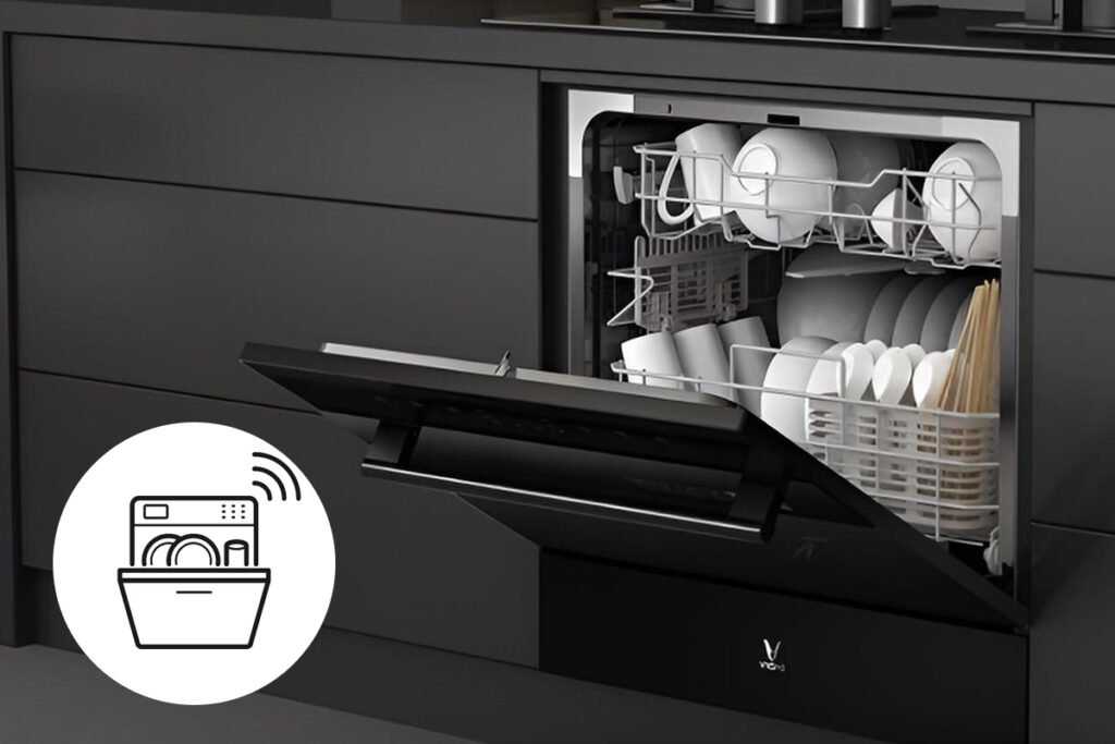 Lava-louças moderna com painel digital iluminado em cozinha tecnológica de conceito aberto.