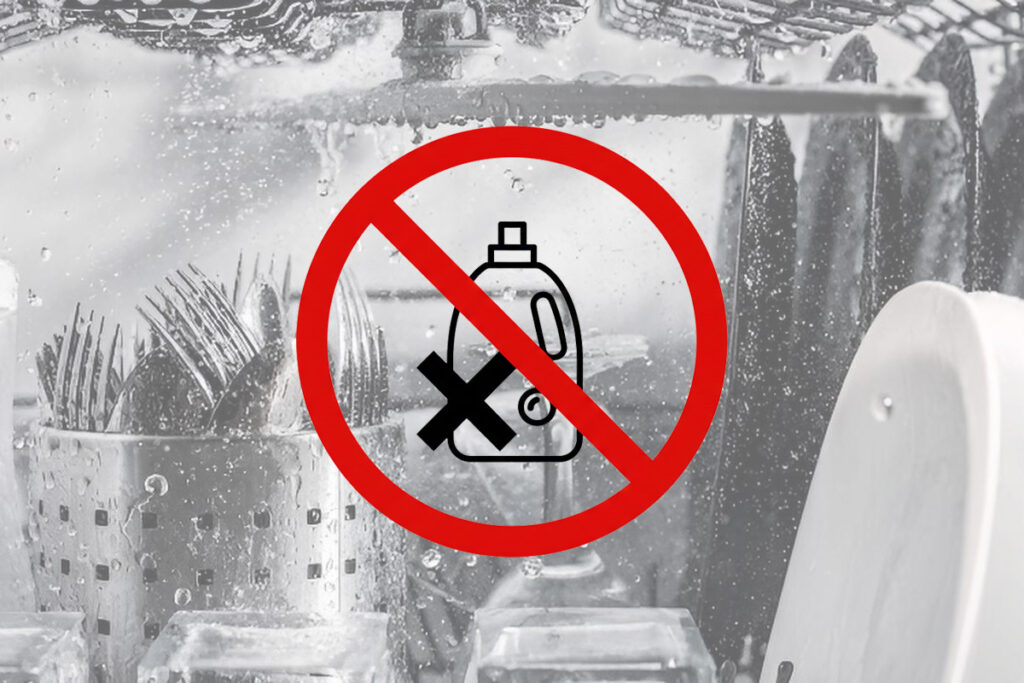 Demonstração dos efeitos do uso de detergente comum numa máquina de lavar loiça, com foco no excesso de espuma e riscos mecânicos.